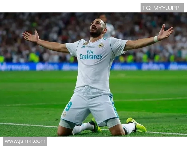 本泽马在足球历史上的地位与影响力分析及其职业生涯回顾 本泽马在足球历史上的地位与影响力分析及其职业生涯回顾