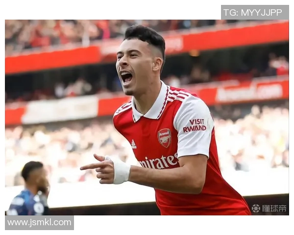 马丁内利的崛起之路：从青训小将到足球明星的奋斗故事