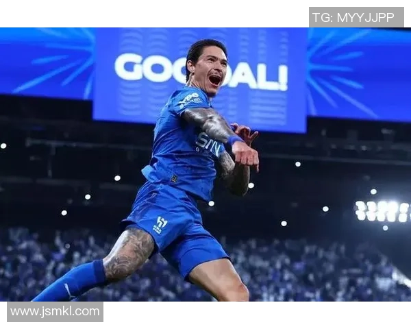 努涅斯在赛场上的崛起与挑战分析：从新星到顶级前锋的成长之路